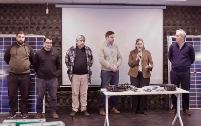 El Gobierno de Canelones entregó ocho kits de bombas de agua solares a productores de San Ramón